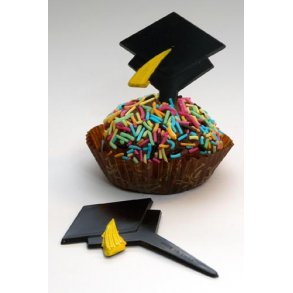 Kagepynt - firkantet akademisk hue med gul kvast