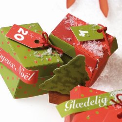 Kalenderby med 8 huse - 24 pakker og nisser