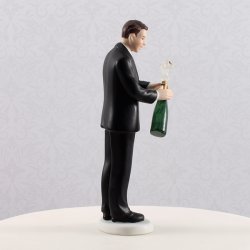 14 cm kagefigur til bryllup - Han &aring;bner champagne