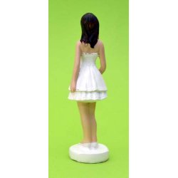 10 cm konfirmand - mrk hr - pige med kort kjole 